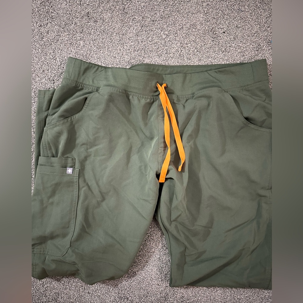 FIGS KADE CARGO SCRUB PANT